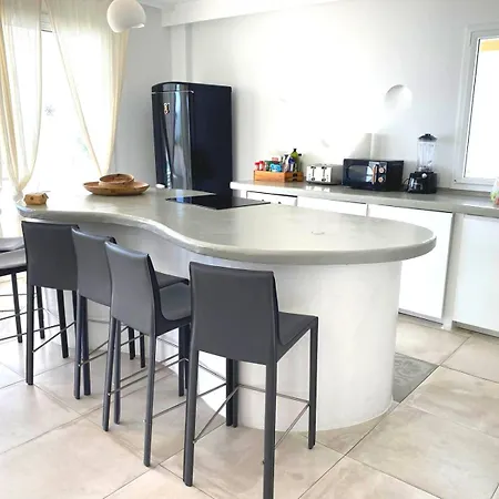 Villa8 *